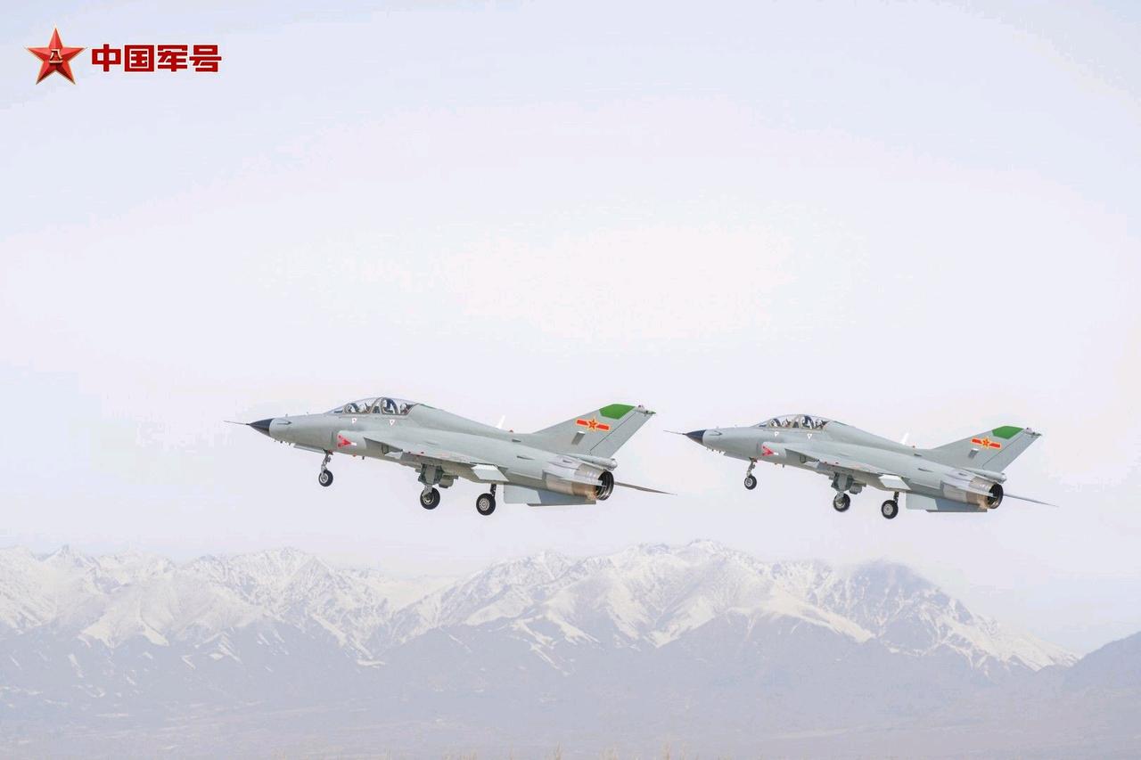 [呲牙笑]“终极米格-21”“可能是全球最后一款量产的二代机”——歼教九。当然