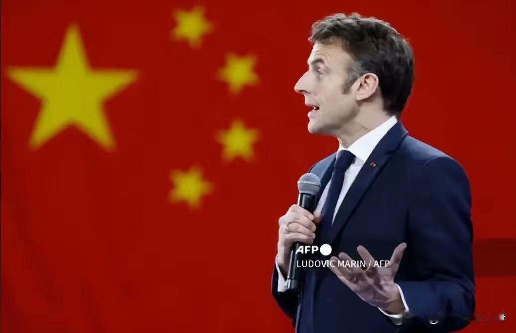 要说拍照片，还得看人家法新社！角度，机器的刁钻，滤镜加的刚刚好。而且绝对能够引