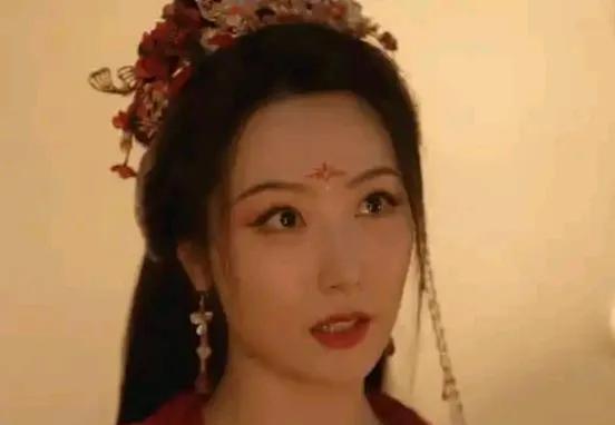 《藏海传》这个六初师父是干什么的呢。在藏海出师的时候，六初来教藏海要防范女人，