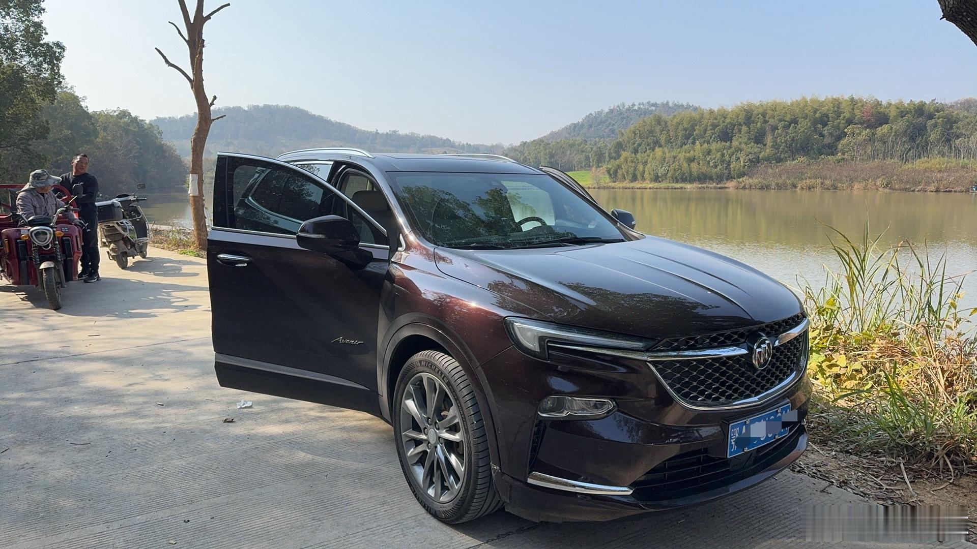 昨天钓鱼的时候有个钓友的别克昂科旗要卖新车定了M8过几天交车2020年上牌1