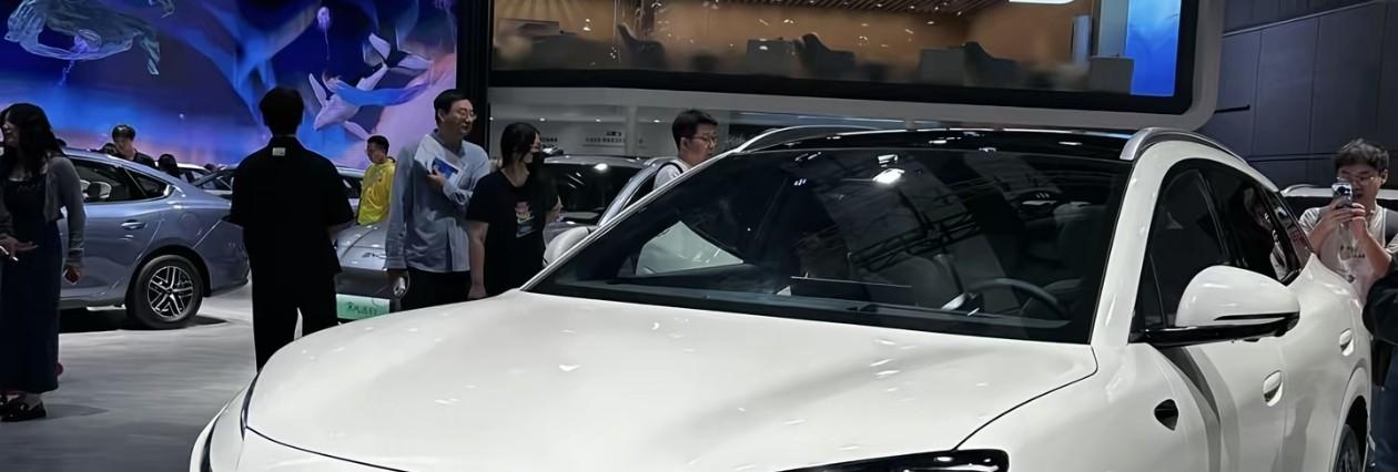 拆一台丰田发动机要花三天，仿制出来却花了三年。最后一测，油耗比人家高出两成多。老