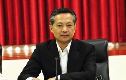 退居二线快五年，张硕辅还是没能安全着陆。2021年底他从广州市委书记任上调到广东