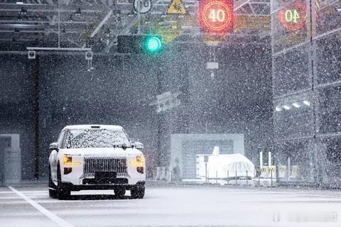 其实吉利这次搞的室内安全碰撞很多人的内心都是酸的。有人看完之后说：你永远都买不到