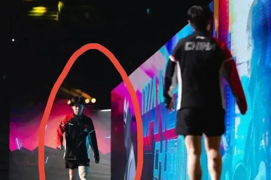 本来是奔着“莎头”组合的球技去的，结果被这入场式给整不会了。主办方这脑洞，