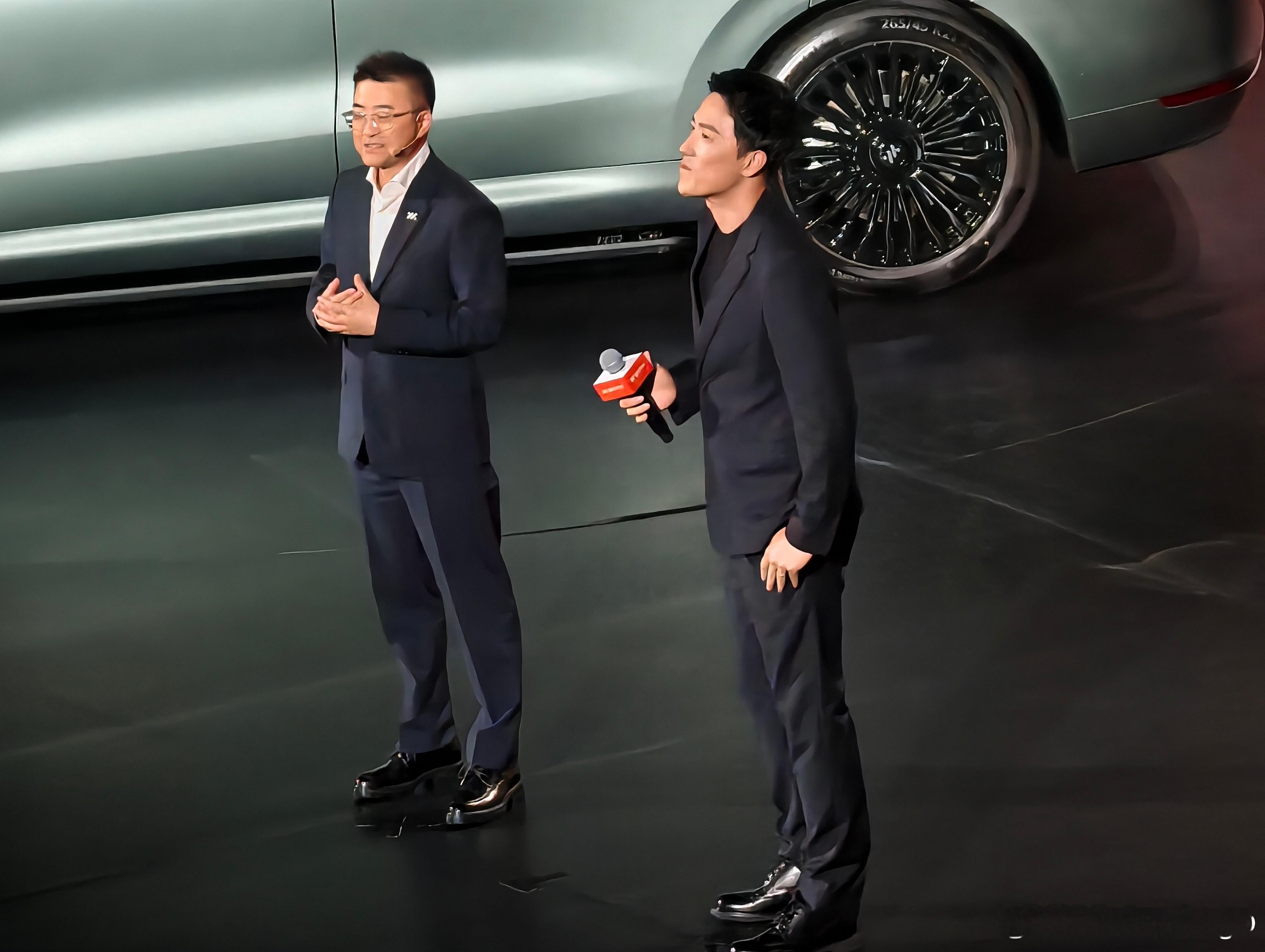 刘翔来了，智己LS8的代言人。大v聊车