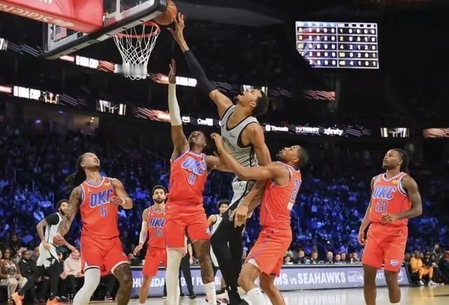 西部第一的棺材板，被一个20岁的新秀用2记盖帽钉死了。雷霆的16连胜戛然而止。