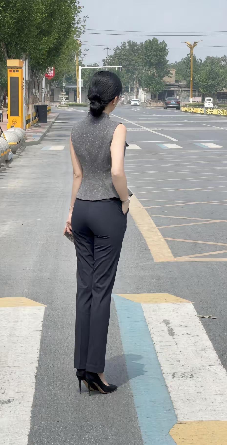 远处是破烂不堪的拆解，近处是恰到好处的装扮。