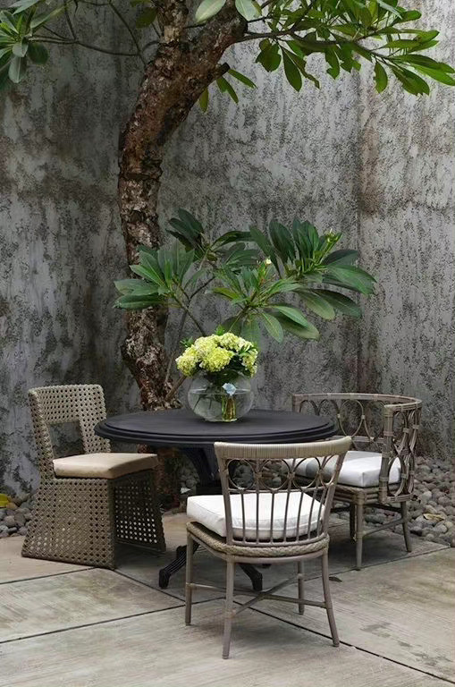 分寸感是成熟的爱的标志，它懂得遵守人与人之间必要的距离，这个距离意味着对于对方作