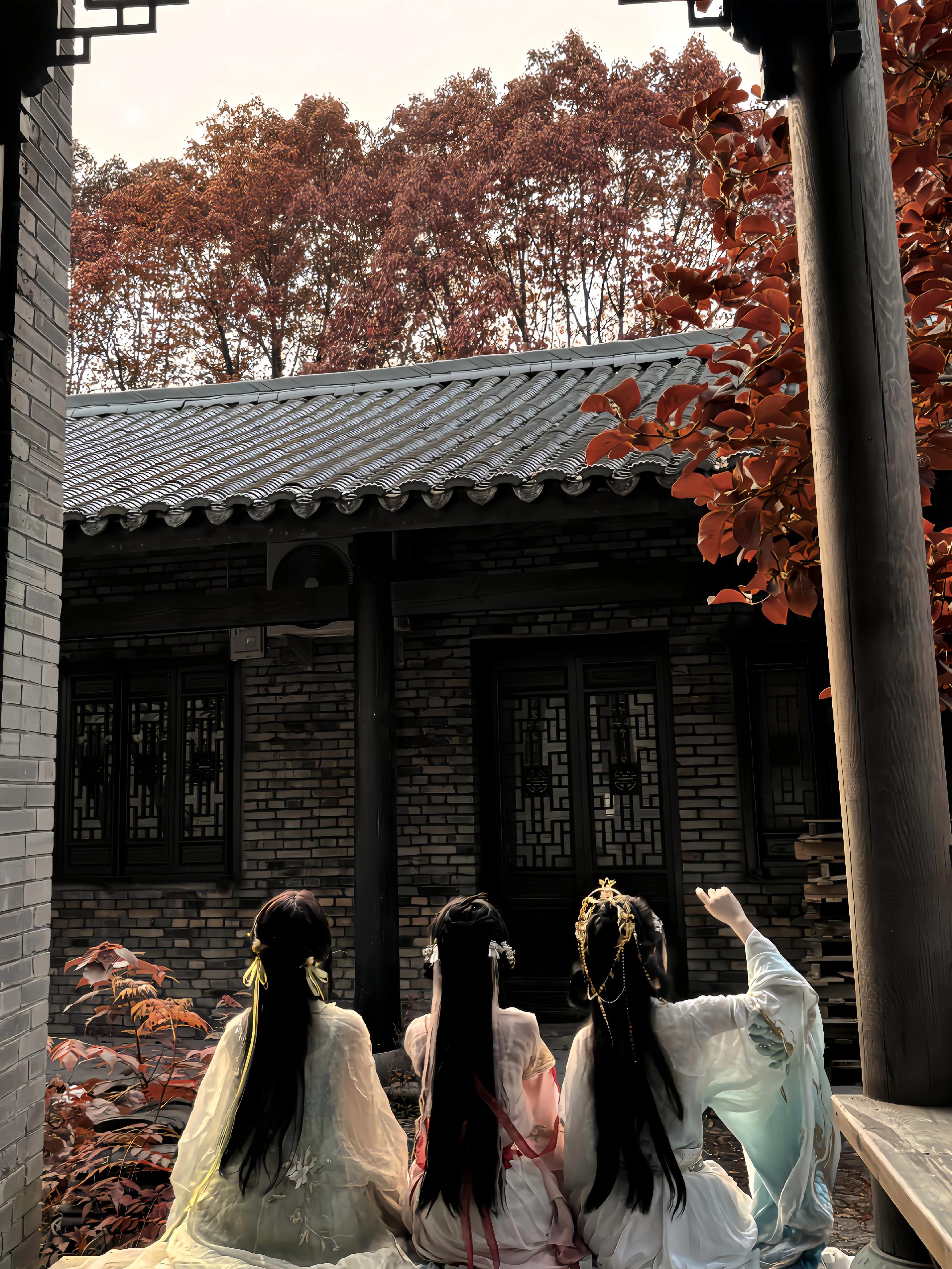 “明朝明朝待明朝，只愿卿卿意逍遥”