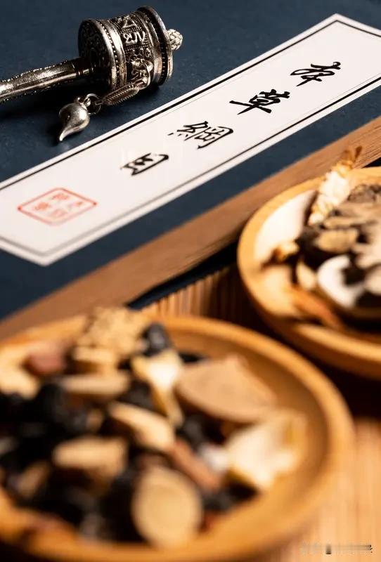 拯救中医，首先得让中医知识普及开来，人人学中医，才能真正让中医传承下去。就像现在