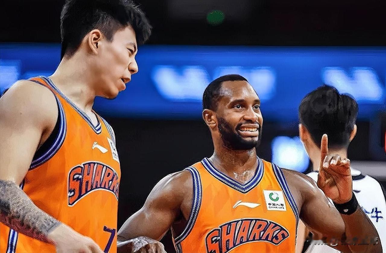 辽宁旧将弗格真有自知之明啊！近日，上海外援弗格接受记者采访时表示：“我们球队