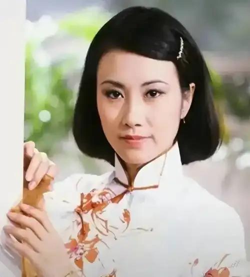 汪明荃被“罗家英抗癌，她分文未助”的刺眼推送推上风口浪尖，遭全网痛骂冷血。她用I
