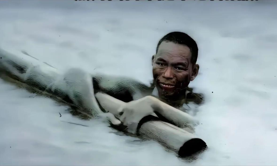 一张令人心痛的照片！1937年11月，寒冬一侦察员为国捐躯，眼神中充满了绝望！牺