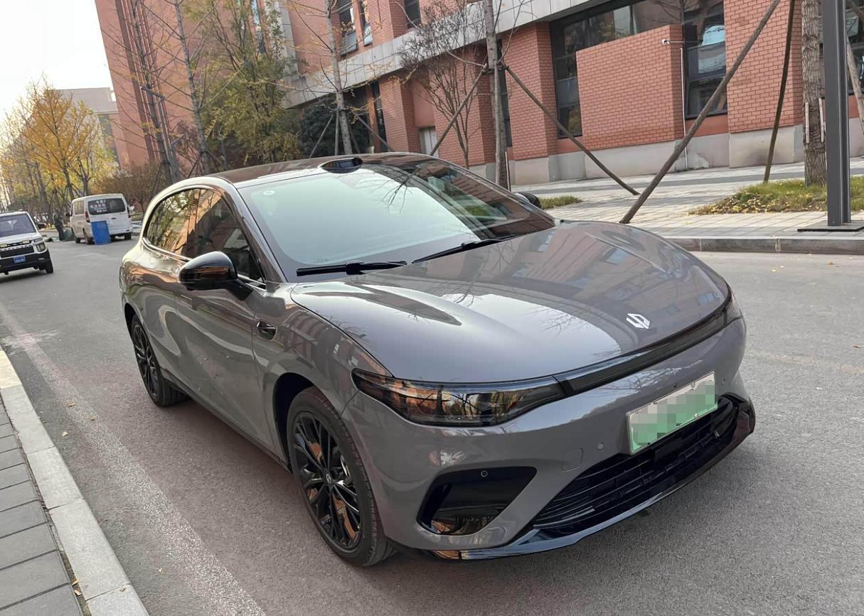 冬季开纯电如何做到不焦虑？下面这款车给同级打了个样。一到冬天，纯电车主