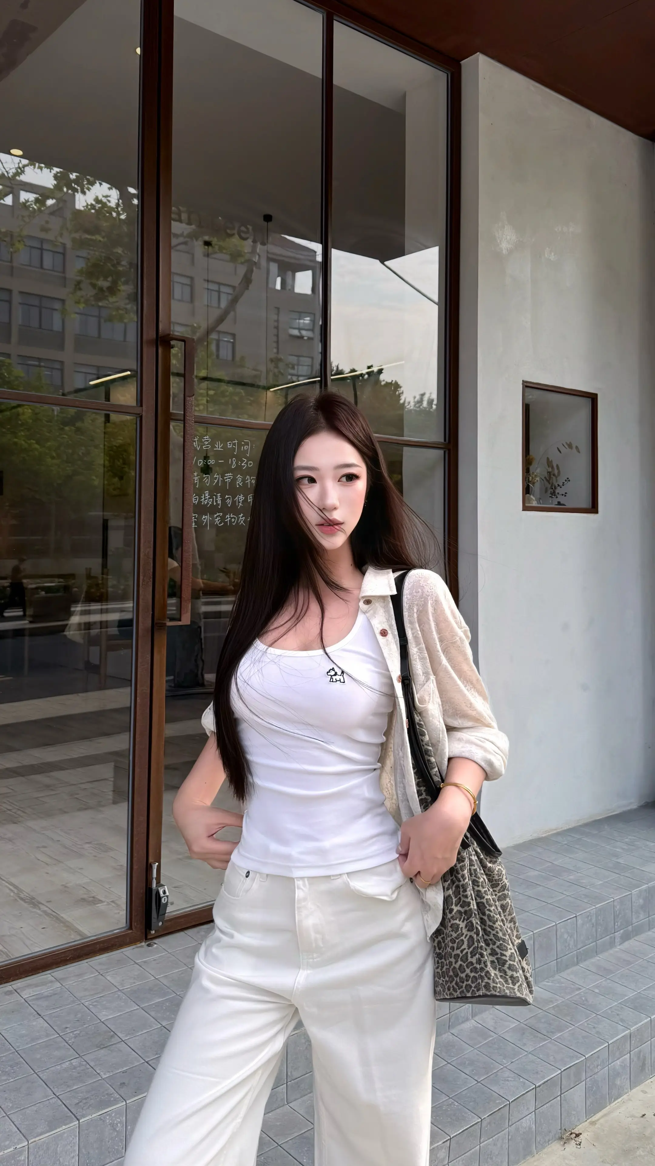 那天我盯着你看了很久 我在想要是你能像我喜欢你那样喜欢我就好了