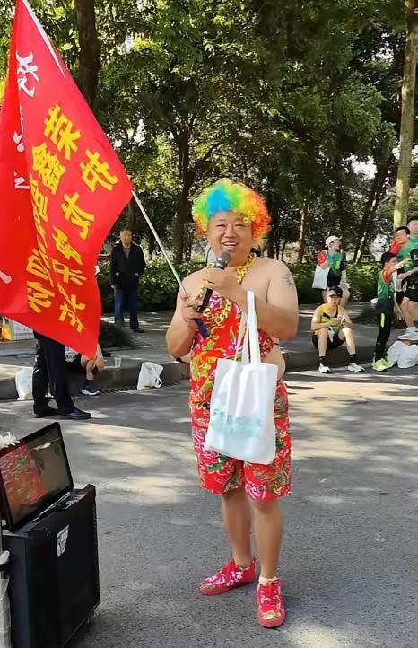 不吐不快《央视镜头下的荣昌温度：书记甘当“后勤队长”，卤鹅哥誓要“火出圈”》