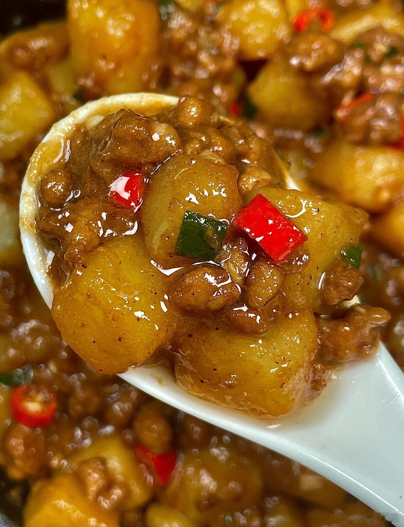 家常菜吃起来这道肉沫土豆真的香晕了特别好吃