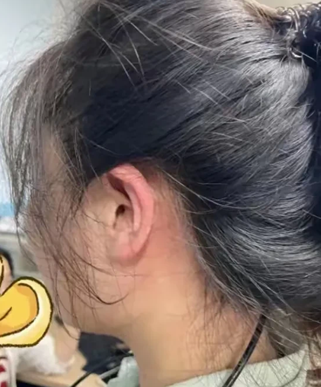 令人愤慨！现在是不是把孩子惯得没边了？武汉一位老师就因为要求一个学生背诵课