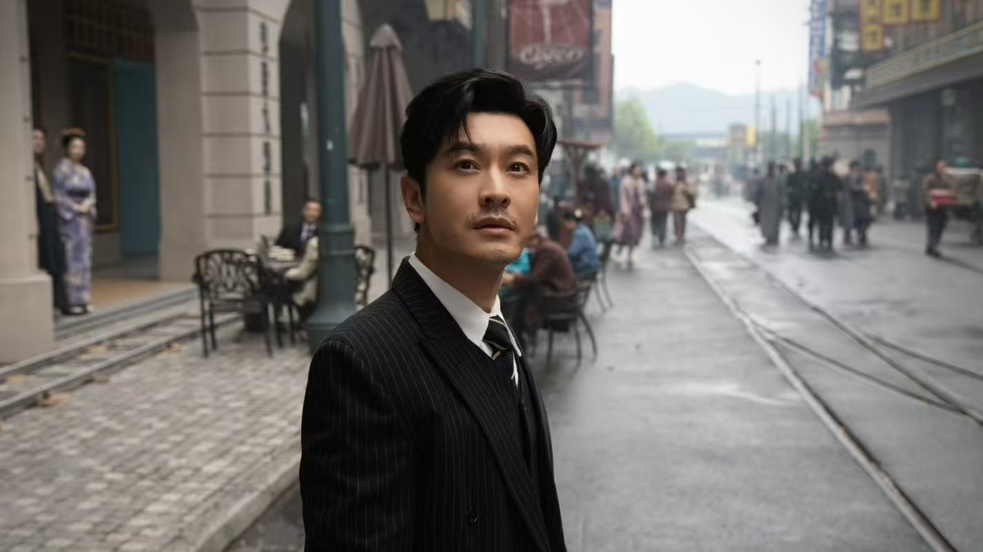 电视剧《潜渊》剧评出炉，三大谜团引关注由黄晓明、张佳宁主演的抗日谍战剧《潜渊》