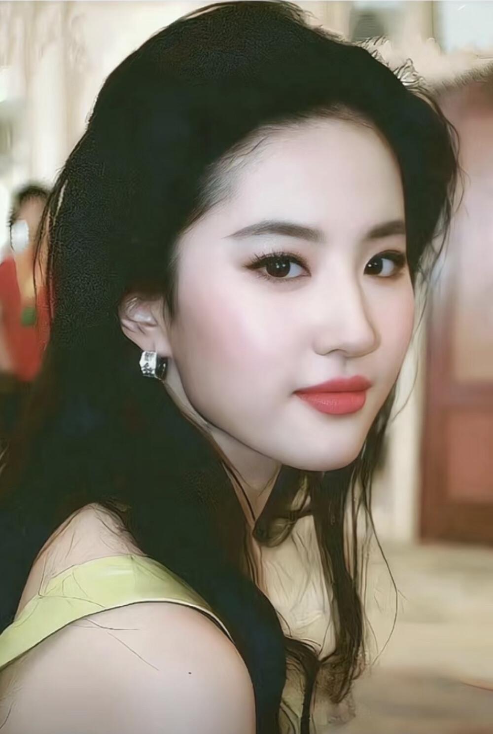 好看的皮囊独树一帜有趣的灵魂无可代替刘亦菲这个在娱乐圈屹立不倒的名字