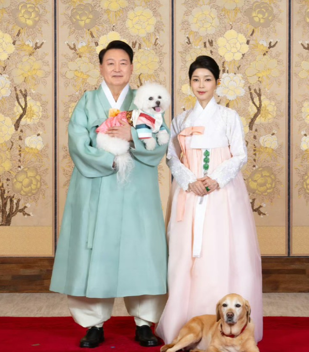 太尴尬了！已经被拘留的韩国总统尹锡悦再次被批捕。多家外媒发布消息称，尹锡悦因为两