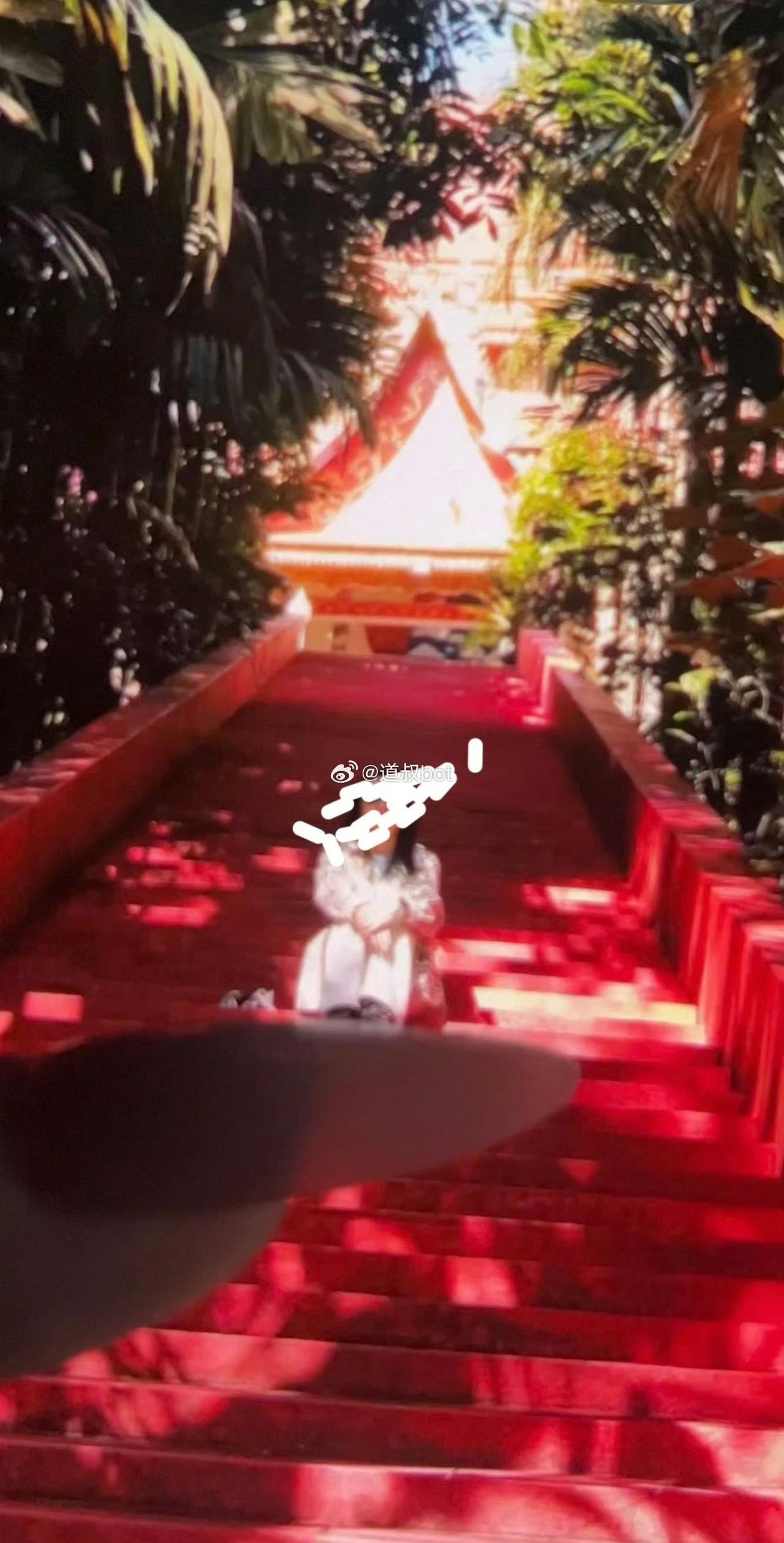 一网友自曝失业了，老婆还被别人撬走。他老婆喜欢打羽毛球，在羽毛球群里和一个40