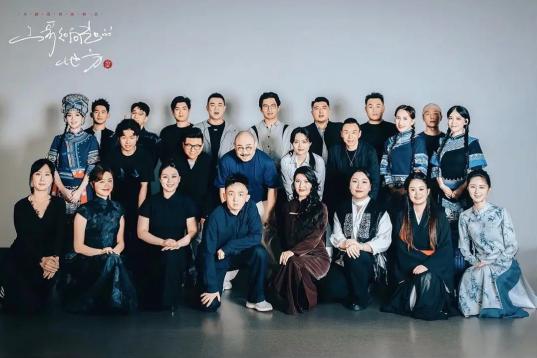 刀哥团队新成员加入，更新大合影！小方爷C位！最近，刀郎团队迎来了新的成员