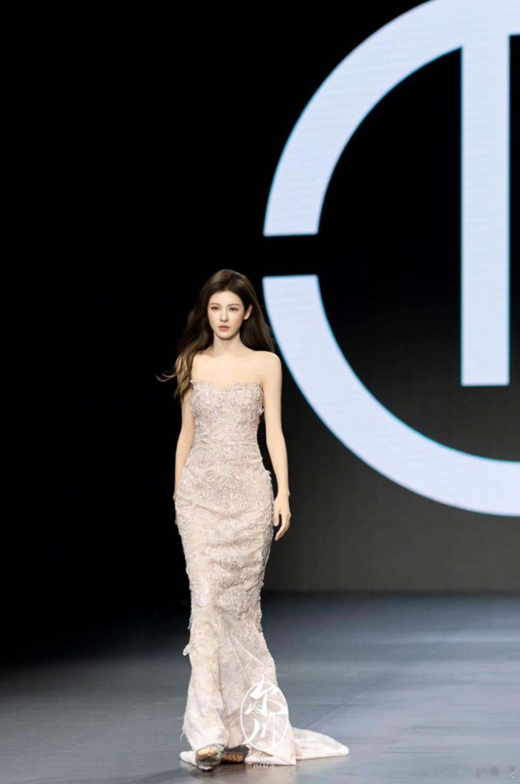 张予曦三亚婚纱周走秀走路粉集合