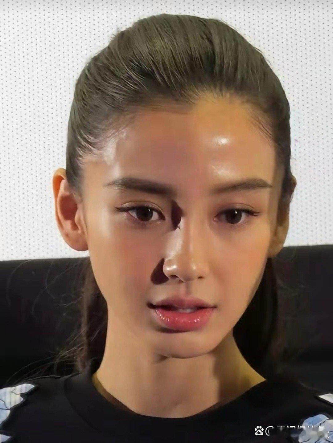 谁没被杨颖年轻时的颜值惊艳过？满脸胶原感，眉眼精致又灵动，妥妥的青春美人模样～