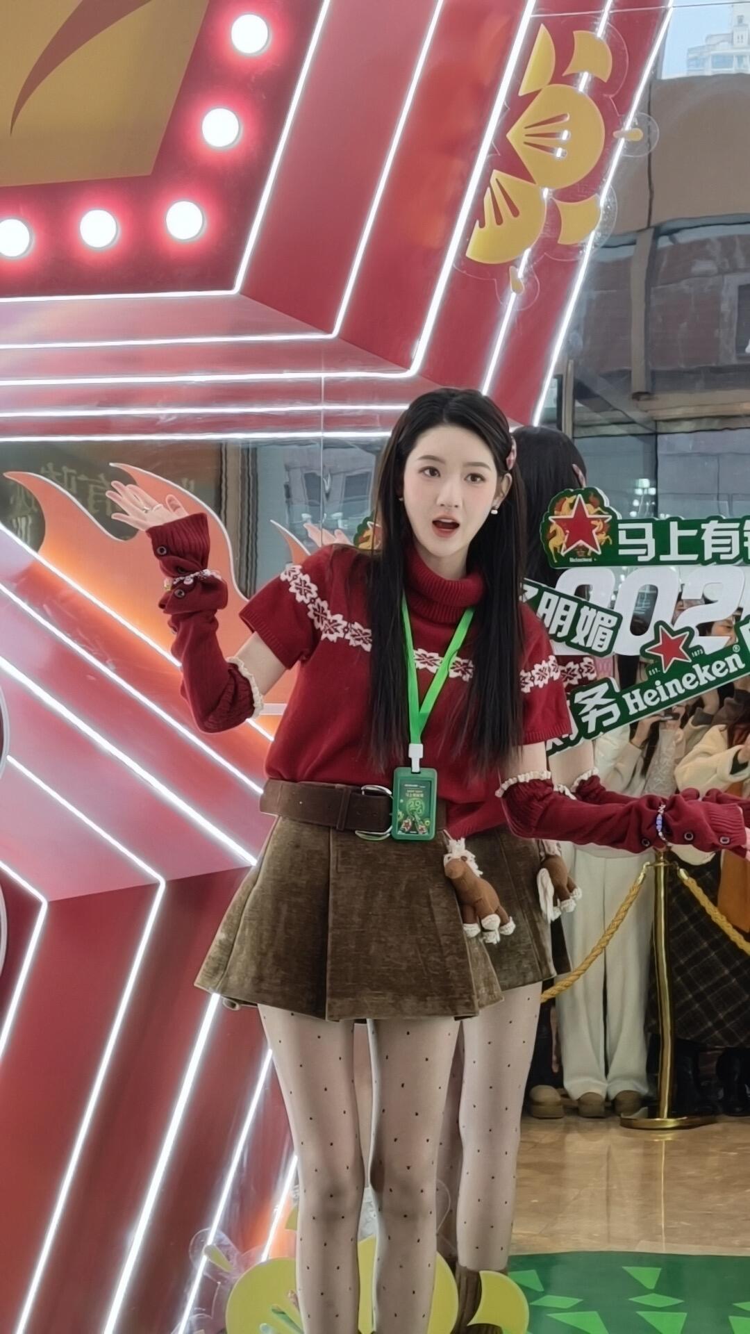 王玉雯x最新线下活动生图·波点丝袜美腿王玉雯腿好长