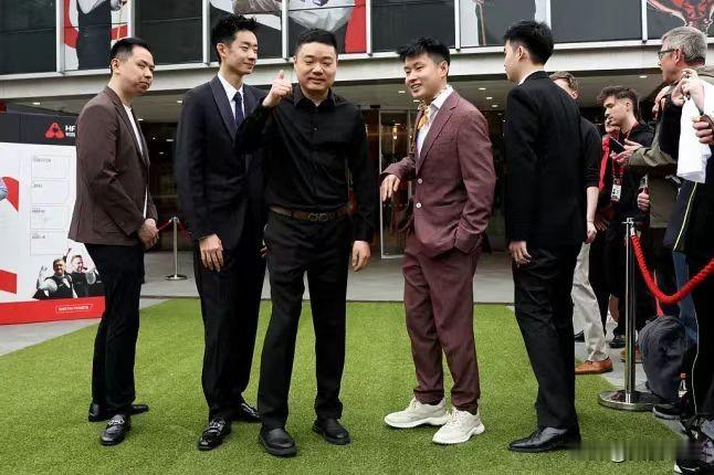 中国斯诺克五虎都有谁？前教主非丁俊晖莫属！他就是明教的阳顶天，任何时候都不要轻视他，他的乾坤大挪移谁