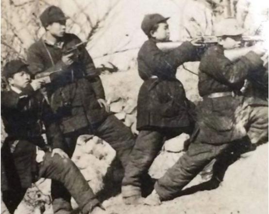 1942年，新任武工队长胡庚生到了贾庄村后，为了揪出叛徒，故意找借口到一村民家里