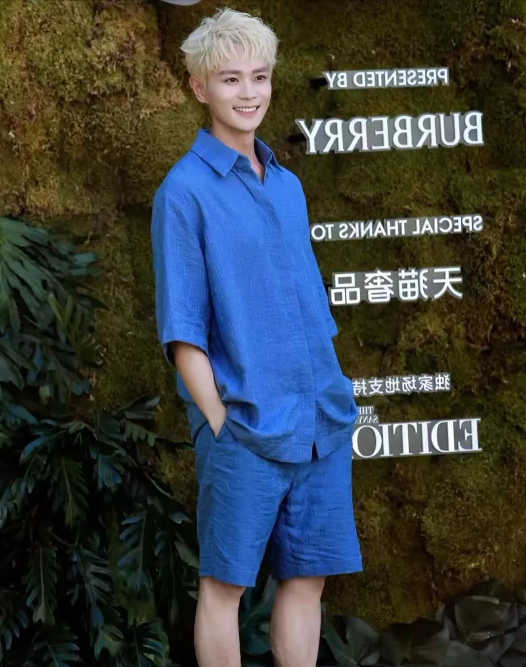 好像理解，他为什么能抢了任嘉伦的风头了。老实说，曹骏这少年感，是比肖战还要离谱