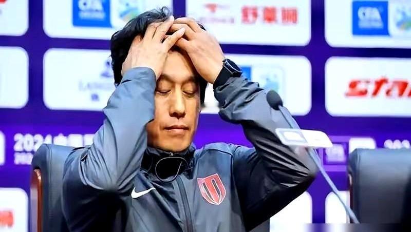 他后来跟韩媒说，带队五年，感情很深，本想再干五年。徐正源，把成都蓉城从中甲一