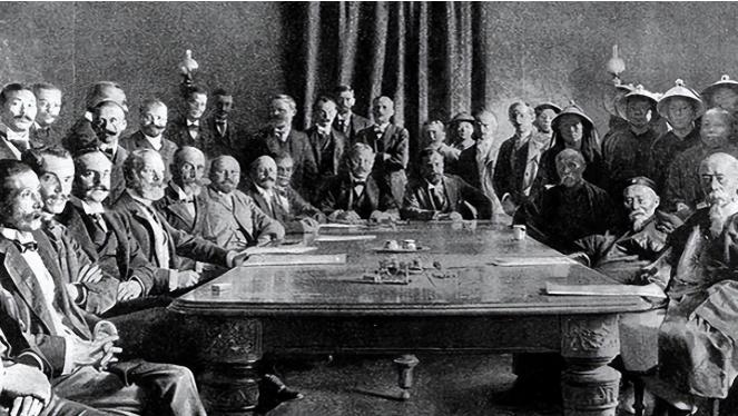 1901年，14个国家排着队从中国嘴里抢走了9.8亿两白银。 4.5亿两本金