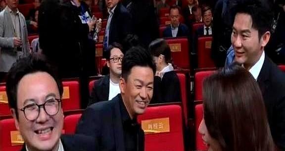 这一晚，强颜欢笑的王宝强，最让人心疼！华表奖现场，论资排辈，王宝强绝对算领军人