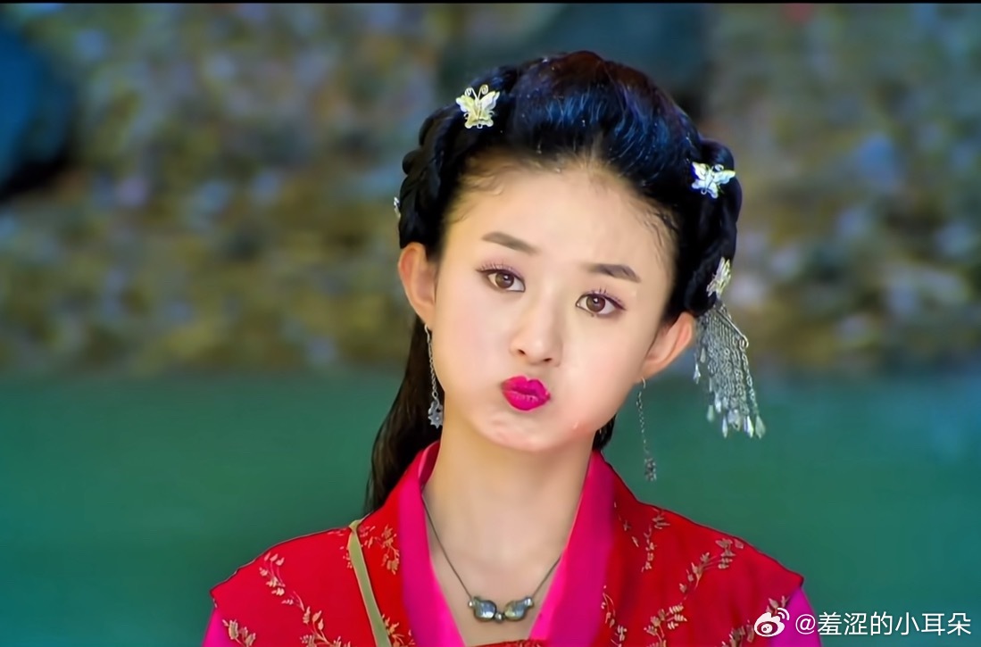 我就说赵晴和赵丽颖很像吧。​​​