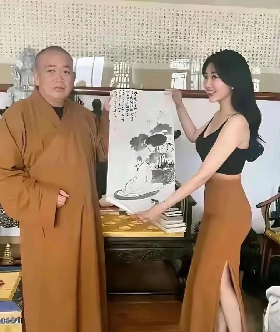 娱乐圈里那些曾经争着抢着要和释永信大师合照的美女明星们，如今可能正躲在角落里哭晕