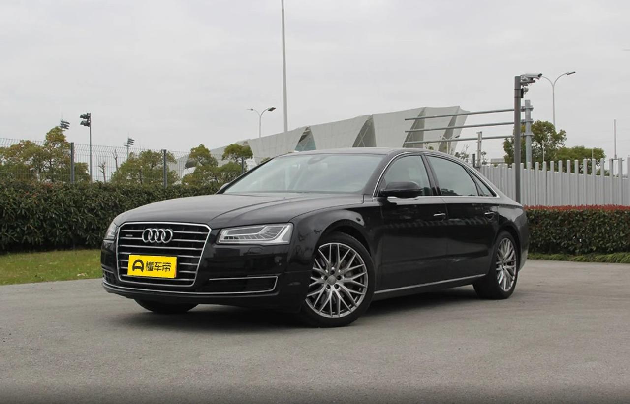 想买二手豪华D级车，奥迪A8绝对是绕不开的选项——当年百万级的行政座驾，如今十几