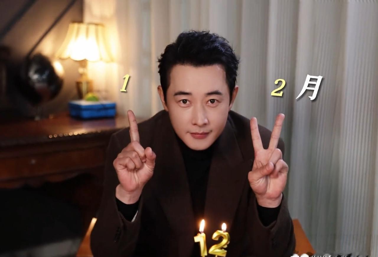 别的演员忙着抢C位，罗晋却在片场蹲着磨道具。在新剧《时差一万公里》中，这位“戏