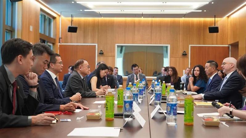 又对国民党下指导棋？昨天美国在台协会主动曝光了他们与国民党民代见面的情景根