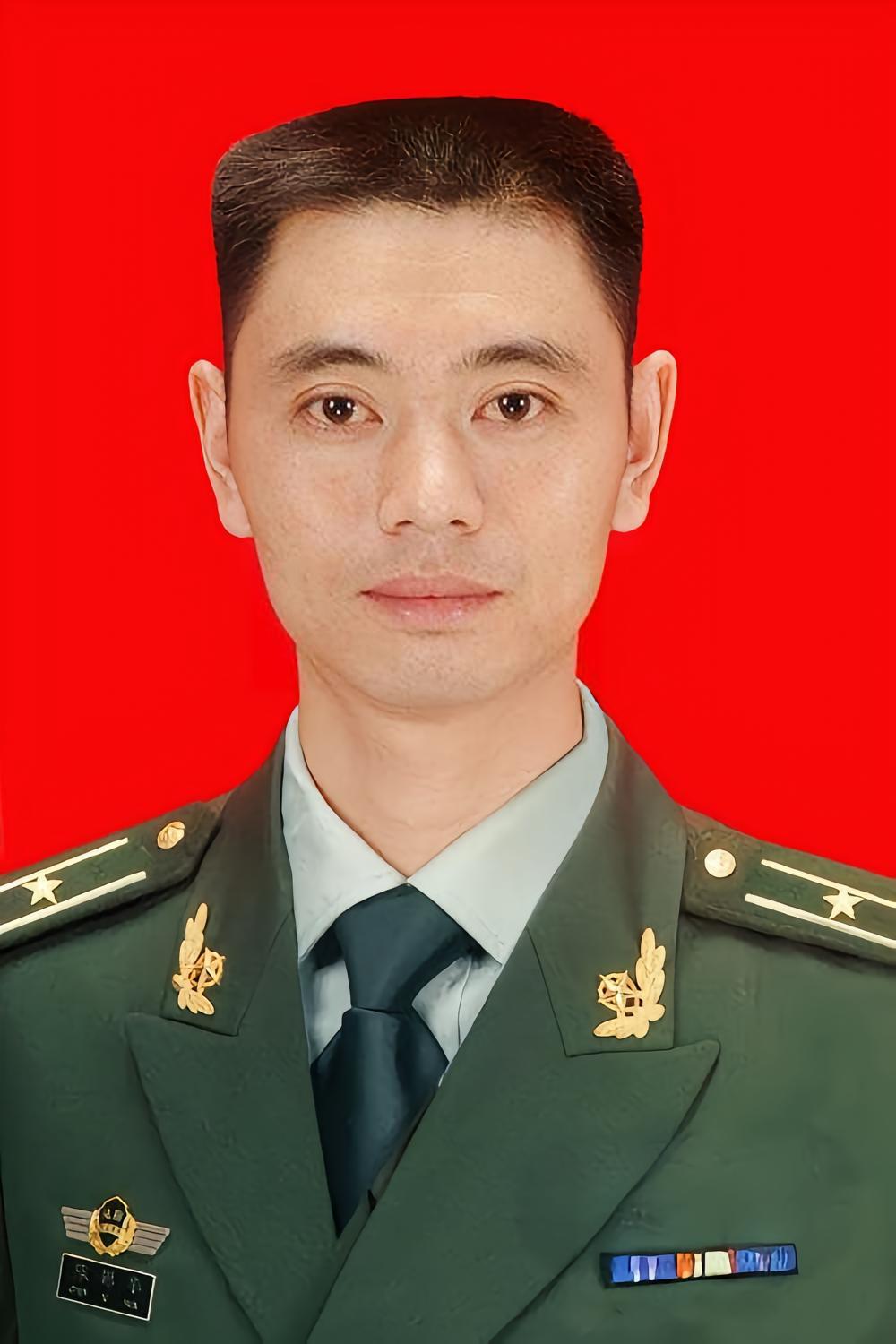 陈锡华，男，汉族，1975年9月1日出生于贵州省仁怀市大坝镇安山乡兴龙村，199