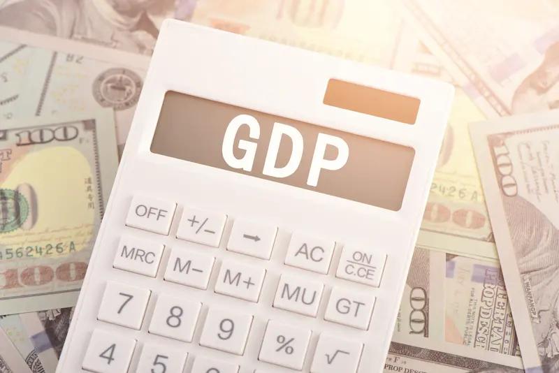 离谱反差！特朗普宣称美国GDP或暴涨20%，真实数据仅1.5%近日美国经济圈