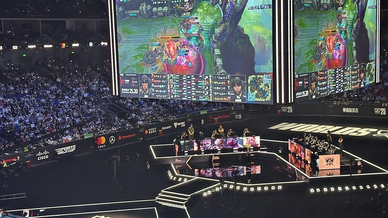 且不提打团，T1光是运营就把TES运麻了，T1打TES先下一城！T1打TES先下