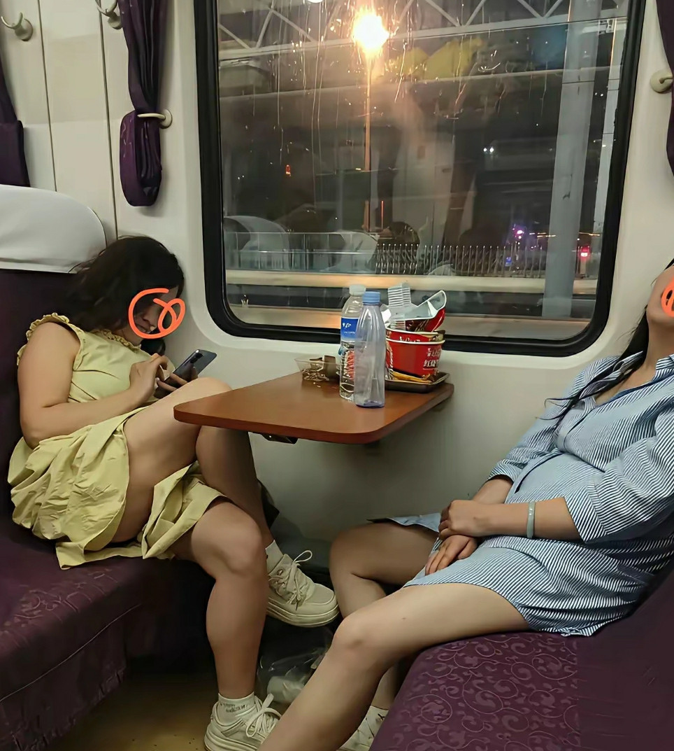 列车上这样姿态
