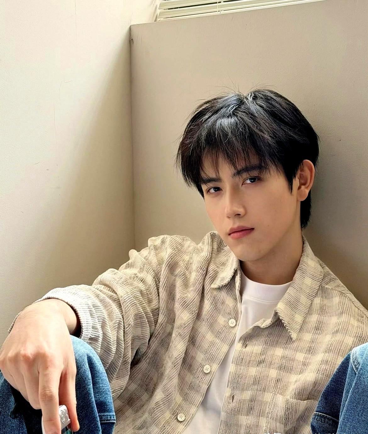 很多人习惯用先入为主的偏见，去阉割一个人的真实硬件。长期以来，陈飞宇188