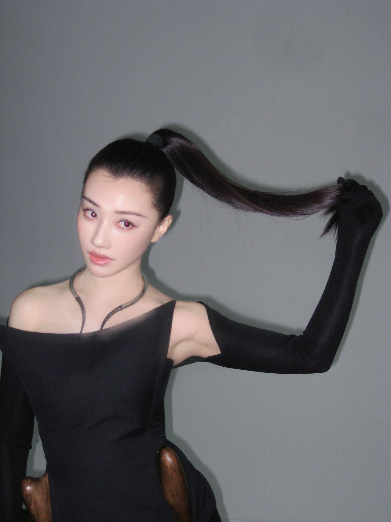 王鹤润马年开运妆速抄作业！王鹤润蓝色开运妆容 蓝色眼妆既显白又提气，自带灵动