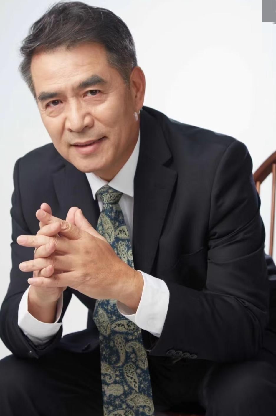 廖京生这波操作，才是成年人最该有的体面！被传照顾何晴近十年，从合作拍戏的同