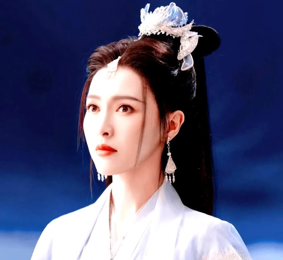 你们有没有想过唐嫣虽然漂亮又家庭美满，但她有一个弱点，可能连罗晋都没有意