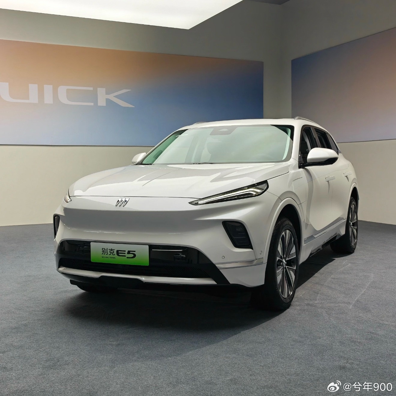 一台车入门版卖15万，顶配卖22万，账面上差7万。但实际呢？两驱和四驱...